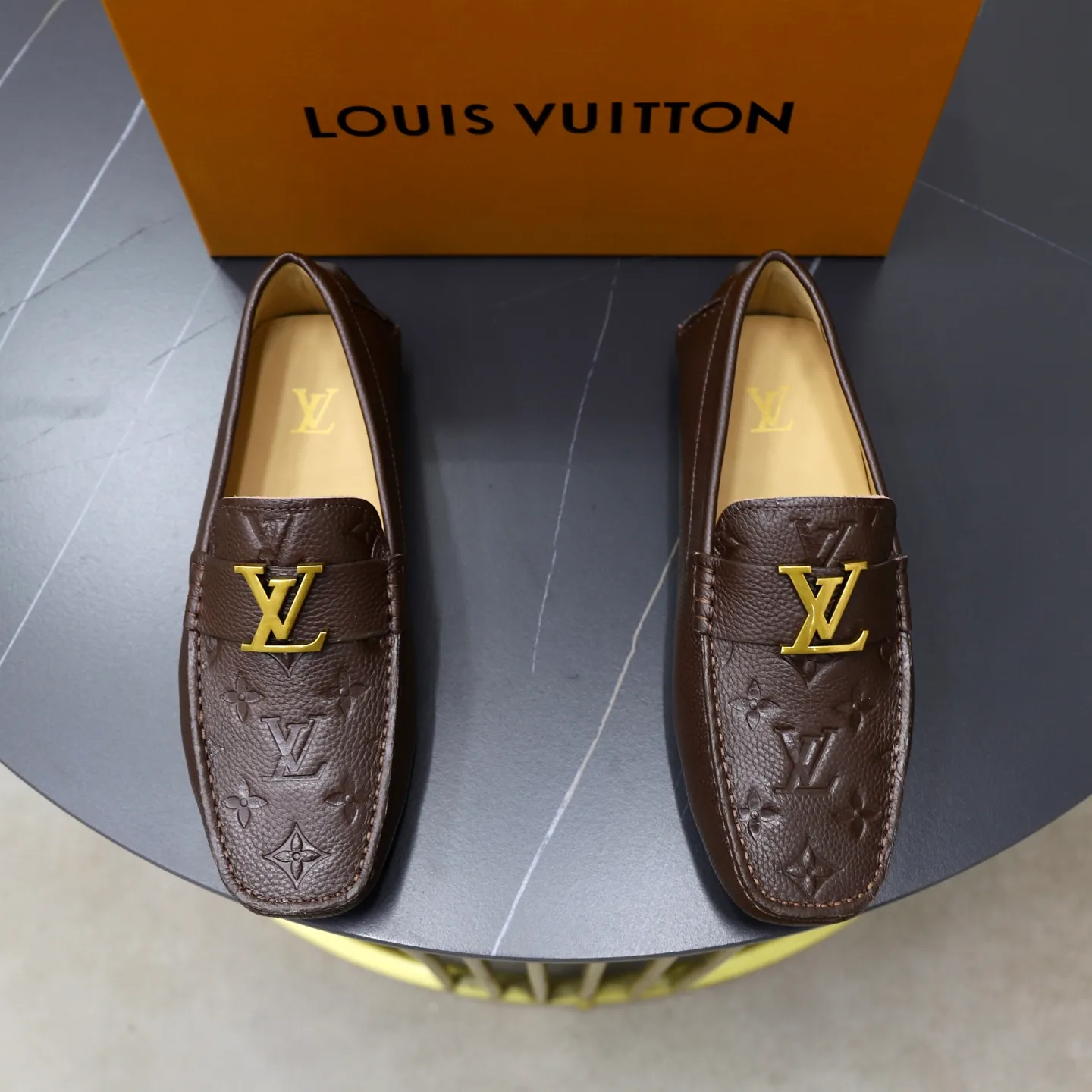 Ex-factory price: 480💰【LV】Louis Vuitton ⚠️High-end men’s driving and pedal series ⚠️38-44 (customized for 45) ⚠️All original cowhide leather! Thick and soft! Made entirely of calfskin lining! Rubber sheet anti-slip beanie sole! Three-dimensional package technology! Fashionable and classic! Handicrafts! Original high quality! Feel free to compare!